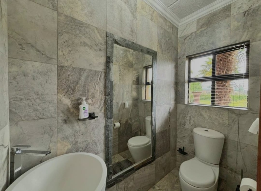 5 Bedroom Property for Sale in Grimbeeck Park North West